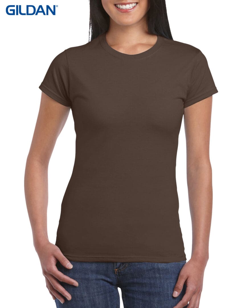 A woman wearing brown t-shirt and jeans.